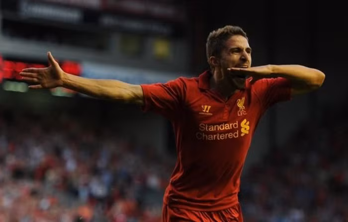 Các trận đấu khác: Brendan Rodgers sẽ khởi đầu thời đại của ông ở Liverpool với sự tự tin trong chuyến làm khách tại West Brom, và tân binh Fabio Borini được chờ đợi sẽ giải quyết bài toán dứt điểm; West Ham trong lần trở lại Premier League sẽ đón tiếp một Aston Villa bị chấn thương hành hạ; Park Ji-Sung ra mắt tại Loftus Road trong trận Queens Park Rangers – Swansea; Một Reading mới chân ướt chân ráo quay về mái nhà Ngoại hạng sẽ thiếu nhiều cầu thủ cho trận tiếp Stoke; Và một Norwich luôn gặp đen đủi trước Fulham sẽ phải làm khách tại Craven Cottage.