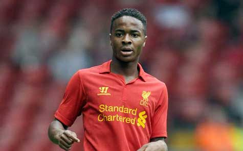 Raheem Sterling ra mắt Liverpool tại Premier League, và đối thủ của anh là các nhà ĐKVĐ