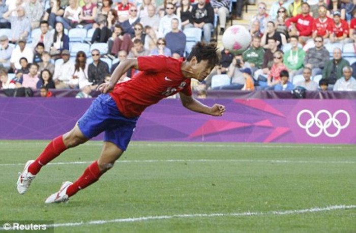 9. Tiền đạo Park Chu-Young của Arsenal có thể sẽ sớm tìm được bến đỗ mới mà không cần phải rời khỏi Anh. Đó là Blackburn, đội đang tìm người thay cho tiền đạo bị chấn thương Leon Best. HLV trưởng của Blackburn là Steve Kean cần ít nhất 2 tiền đạo và Park, người bị thất sủng ở sân Emirates, là một trong số những mục tiêu dễ tiếp cận nhất với Blackburn.