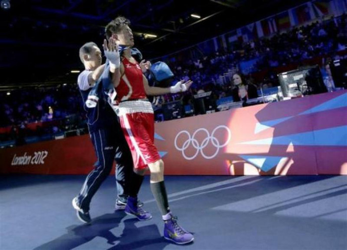 Một trọng tài người Thổ Nhĩ Kỳ và một quan chức kỹ thuật của Azerbaijan đã bị đuổi khỏi Olympic vì trận đấu này. Trọng tài Meretnyyazov đã không cho dừng trận đấu bất chấp Abdulhamidov bị Shimizu đánh knock-out tới 6 lần trong hiệp cuối. Kết quả là Shimizu bị xử thua. Một trọng tài người Thổ Nhĩ Kỳ và một quan chức kỹ thuật của Azerbaijan đã bị đuổi khỏi Olympic vì trận đấu này. Trọng tài Meretnyyazov đã không cho dừng trận đấu bất chấp Abdulhamidov bị Shimizu đánh knock-out tới 6 lần trong hiệp cuối. Kết quả là Shimizu bị xử thua.