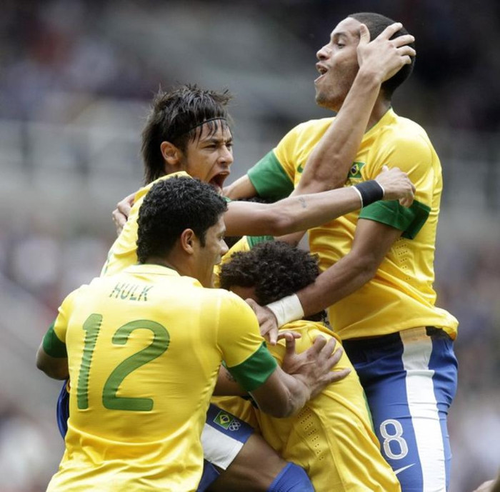 Với thắng lợi sát nút này, Brazil đã lọt vào bán kết bóng đá nam Olympic. U23 Nhật Bản cùng với U23 Mexico đều đã lọt vào bán kết, và việc để thủng lưới 2 bàn trước đối thủ yếu hơn trên danh nghĩa dự báo một con đường đầy bất trắc trước mắt cho người Brazil. Còn với Honduras, họ đã giành được một chiến thắng, đó là giành được tình cảm của đám đông. Với thắng lợi sát nút này, Brazil đã lọt vào bán kết bóng đá nam Olympic. U23 Nhật Bản cùng với U23 Mexico đều đã lọt vào bán kết, và việc để thủng lưới 2 bàn trước đối thủ yếu hơn trên danh nghĩa dự báo một con đường đầy bất trắc trước mắt cho người Brazil. Còn với Honduras, họ đã giành được một chiến thắng, đó là giành được tình cảm của đám đông.