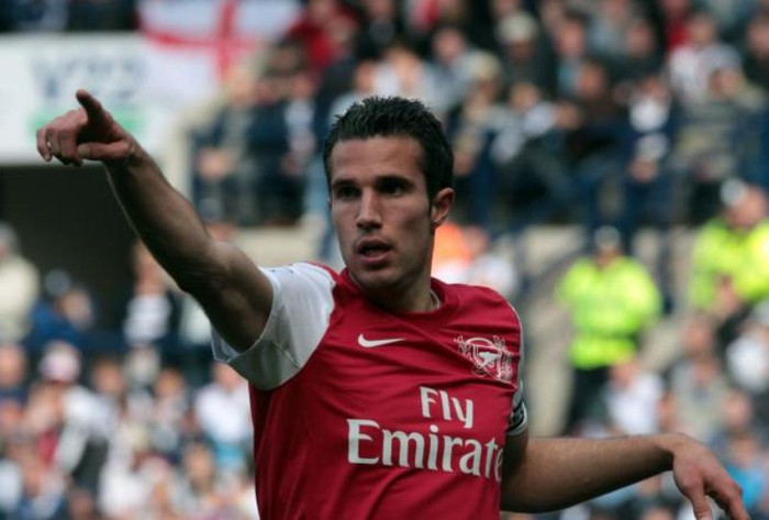 Tổng cộng thì Van Persie đã mắc 27 ca chấn thương các loại từ năm 2004 đến nay, và mùa giải vừa rồi là mùa bóng duy nhất anh không mắc quá 2 chấn thương kể từ năm 2005. Những con số đã nói lên ý nghĩa mà chắc bạn đọc cũng hiểu: Man Utd đang đánh bạc. Tổng cộng thì Van Persie đã mắc 27 ca chấn thương các loại từ năm 2004 đến nay, và mùa giải vừa rồi là mùa bóng duy nhất anh không mắc quá 2 chấn thương kể từ năm 2005. Những con số đã nói lên ý nghĩa mà chắc bạn đọc cũng hiểu: Man Utd đang đánh bạc.