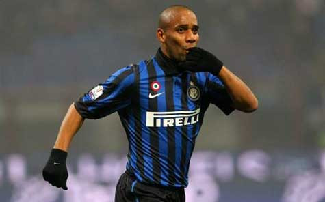 Maicon đến sân Etihad từ Inter Milan Maicon đến sân Etihad từ Inter Milan