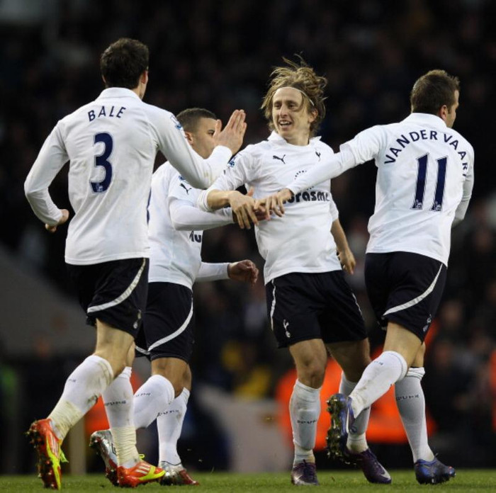 Modric cũng nói lời cảm ơn tới Tottenham và các CĐV vì sự ủng hộ dành cho anh. “Tôi có 4 năm hạnh phúc ở London, tận hưởng từng khoảnh khắc, trong sân bóng lẫn ngoài cuộc sống. Tôi sẽ không bao giờ quên mọi người”. Modric cũng nói lời cảm ơn tới Tottenham và các CĐV vì sự ủng hộ dành cho anh. “Tôi có 4 năm hạnh phúc ở London, tận hưởng từng khoảnh khắc, trong sân bóng lẫn ngoài cuộc sống. Tôi sẽ không bao giờ quên mọi người”.
