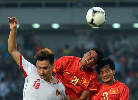 ĐTVN tụt 26 bậc trên BXH thế giới và phải nhường vị trí đứng đầu Đông Nam Á cho Thái Lan