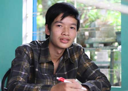 Nụ cười luôn nở trên môi tân thủ khoa Lê Phước Tuấn Tú.