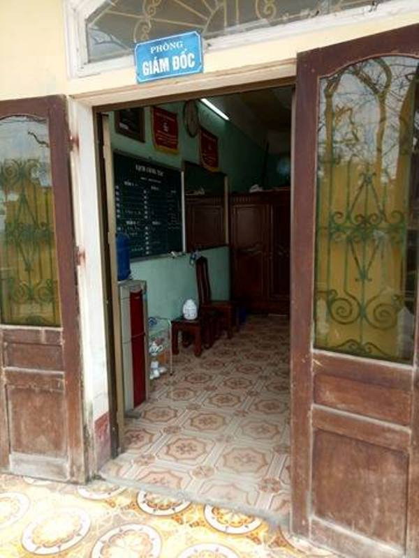 Phòng làm việc của ông Vũ Quốc Dũng, Giám đốc Trung tâm Giáo dục thường xuyên Liên Minh nhìn từ bên ngoài vào (ảnh HC) Phòng làm việc của ông Vũ Quốc Dũng, Giám đốc Trung tâm Giáo dục thường xuyên Liên Minh nhìn từ bên ngoài vào (ảnh HC)