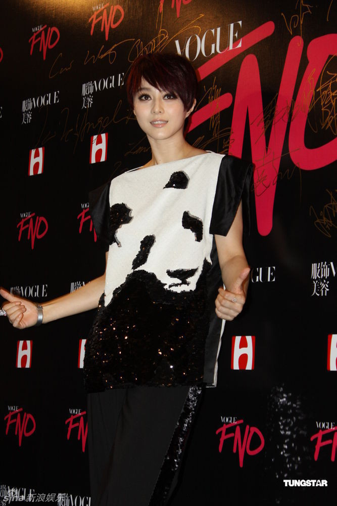 Phạm Băng Băng lột xác ấn tượng với kiểu đầu ngắn và trang phục mạnh mẽ, sang trọng Phạm Băng Băng lột xác ấn tượng với kiểu đầu ngắn và trang phục mạnh mẽ, sang trọng