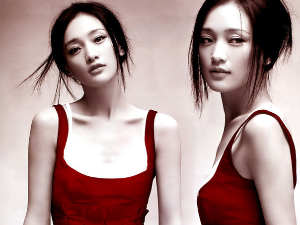 1. Châu Tấn Châu Tấn sinh ngày 18/10/1976. Ngoại hình nhỏ nhắn, Châu Tấn mang nét đẹp truyền thống của một thiếu nữ Trung Hoa. Vốn là diễn viên của đoàn ca múa nhạc ở Bắc Kinh, nhưng Châu Tấn lại bén duyên với màn ảnh từ rất sớm khi mới 15 tuổi. 1. Châu Tấn Châu Tấn sinh ngày 18/10/1976. Ngoại hình nhỏ nhắn, Châu Tấn mang nét đẹp truyền thống của một thiếu nữ Trung Hoa. Vốn là diễn viên của đoàn ca múa nhạc ở Bắc Kinh, nhưng Châu Tấn lại bén duyên với màn ảnh từ rất sớm khi mới 15 tuổi.