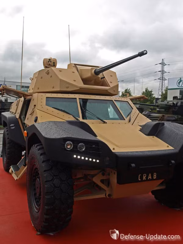 Xe bọc thép Panhard CRAB của Pháp.