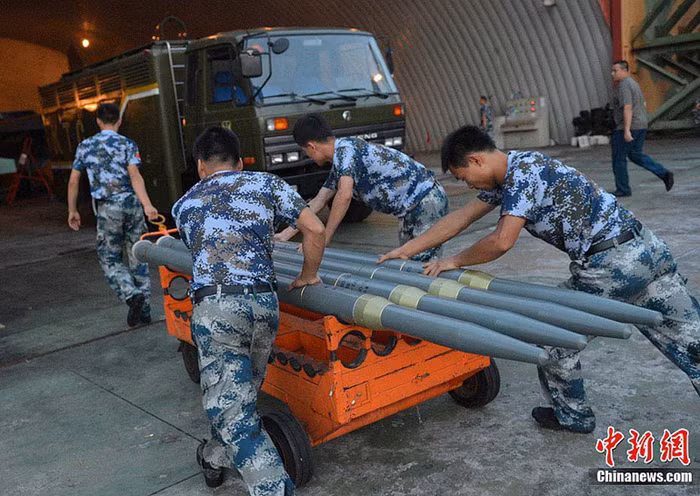 Trung Quốc (11/9): Lực lượng Không quân thuộc Quân Khu Quảng Châu Trung Quốc tập trận.