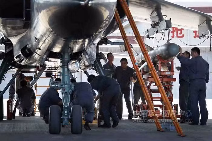 Trung Quốc (11/9): Lực lượng Không quân thuộc Quân Khu Quảng Châu Trung Quốc tập trận.