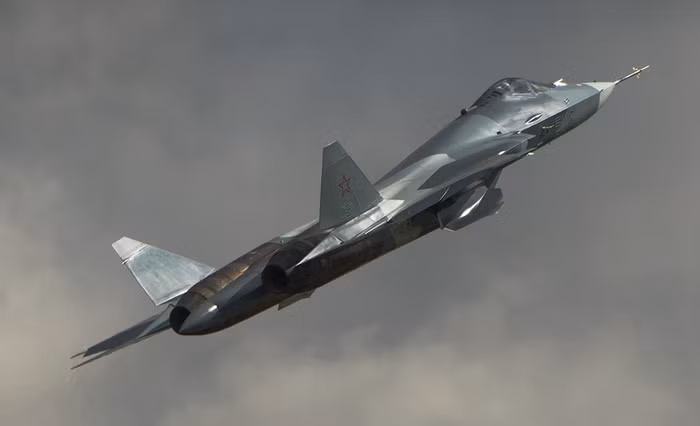 Zhukovsky (11/9): Siêu tiêm kích thế hệ năm Sukhoi T-50 mang số hiệu 051 bay thử nghiệm tại Viện nghiên cứu bay Gromov ở Zhukovsky, Nga.