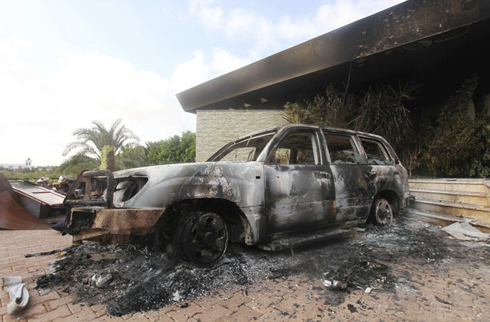 Libya (12/9): Một chiếc xe bị bốc cháy tại đại sứ quán Hoa Kỳ ở thành phố Benghazi, Lybia sau khi bị khủng bố tấn công hôm 12 tháng 9. Libya (12/9): Một chiếc xe bị bốc cháy tại đại sứ quán Hoa Kỳ ở thành phố Benghazi, Lybia sau khi bị khủng bố tấn công hôm 12 tháng 9.