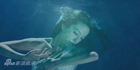 Triệu Vy và màn múa dưới nước Triệu Vy và màn múa dưới nước