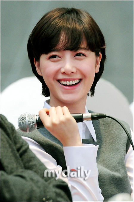 Nụ cười rạng rỡ của nàng cỏ