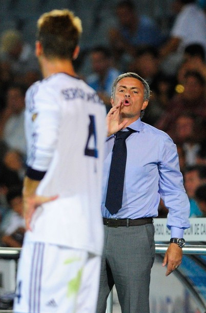 Còn Mourinho thì bất lực.