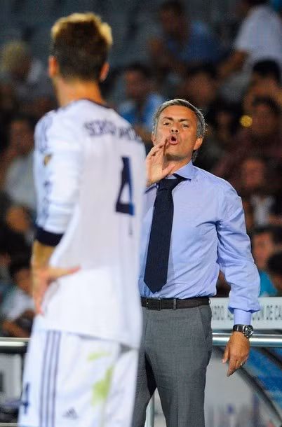 Còn Mourinho thì bất lực.