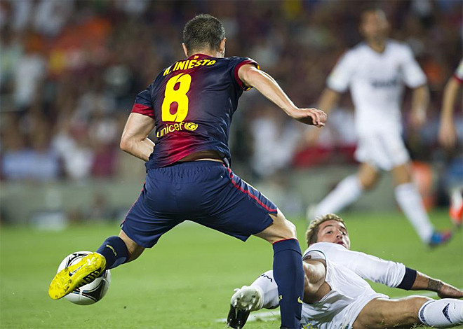 Trên sân trận đấu diễn ra rất quyết liệt. Trên sân trận đấu diễn ra rất quyết liệt.