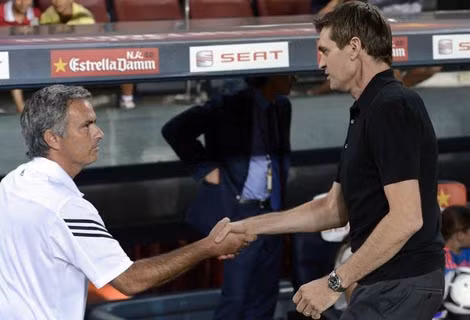 Sẽ vẫn còn nhiều cuộc chiến nóng bỏng giữa Mourinho và Tito Vilanova. Sẽ vẫn còn nhiều cuộc chiến nóng bỏng giữa Mourinho và Tito Vilanova.