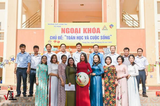 Tập thể giáo viên tổ Toán cùng ban giám hiệu Trường Trung học phổ thông Vũng Tàu. Tập thể giáo viên tổ Toán cùng ban giám hiệu Trường Trung học phổ thông Vũng Tàu.