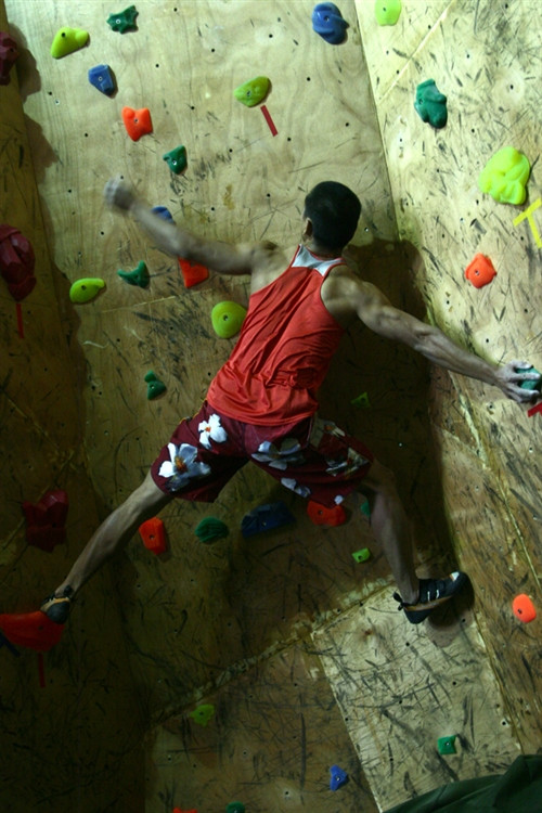 Kết thúc mỗi chặng leo, các thí sinh phải níu giữ điểm đích trong vong ba giây trước khi đáp xuống đất. Kết thúc mỗi chặng leo, các thí sinh phải níu giữ điểm đích trong vong ba giây trước khi đáp xuống đất.