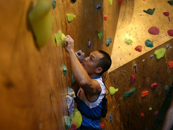 Đây là giải đấu do Câu lạc bộ Rock climbing (An Dương, Hoàn Kiếm, Hà Nội) tổ chức. Tham gia giải đấu không chỉ có những bạn trẻ Việt Nam mà còn có nhiều bạn nước ngoài mang quốc tịch khác nhau. Đây là giải đấu do Câu lạc bộ Rock climbing (An Dương, Hoàn Kiếm, Hà Nội) tổ chức. Tham gia giải đấu không chỉ có những bạn trẻ Việt Nam mà còn có nhiều bạn nước ngoài mang quốc tịch khác nhau.