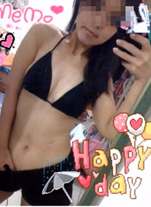 Gần đây nhất, ngày 5/9 vừa qua, một nữ giáo viên tiểu học ở Đài Loan đã khiến nền giáo dục nước này cũng như teen ở các nước châu Á “chao đảo” khi vô tư chụp và đăng tải những bức ảnh “nóng” của mình lên blog cá nhân. Vẻ đẹp xuân thì của Á khôi Hoàng Anh Thư Dàn hot girl "đình đám" hội tụ Imiss Thăng Long 2012 Hotgirl Mai Chi - Nữ sinh Việt duyên dáng trên đất Nga