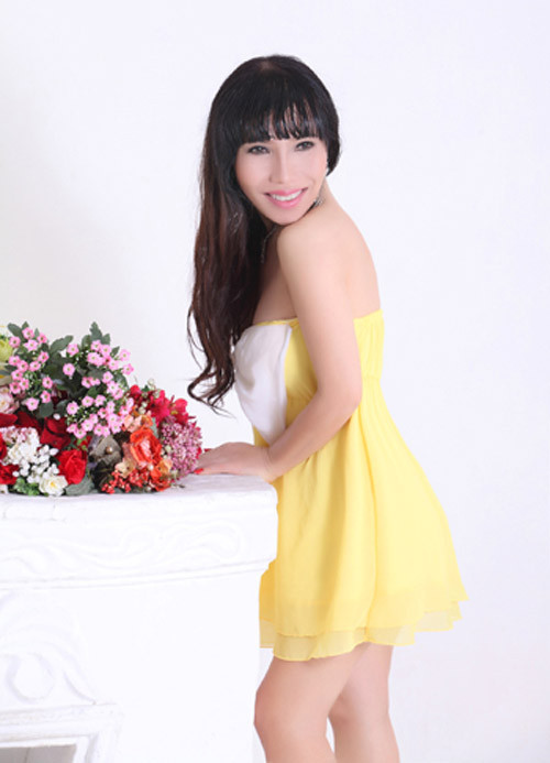 Được xem là nữ giáo viên chuyển giới đầu tiên tại Việt Nam, cô giáo Phạm Lê Quỳnh Trâm (trước đây là thầy Hiệp) đang giảng dạy tại tỉnh Bình Phước đã khiến nhiều người phải bất ngờ và nể phục trước sự dám nghĩ dám làm và dám sống đúng giới tính của mình. Vẻ đẹp xuân thì của Á khôi Hoàng Anh Thư Dàn hot girl "đình đám" hội tụ Imiss Thăng Long 2012 Hotgirl Mai Chi - Nữ sinh Việt duyên dáng trên đất Nga