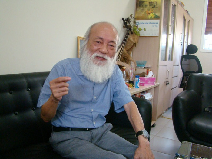 PGS Văn Như Cương nhận định giáo dục Việt Nam đang lệch chuẩn vì phụ thuộc quá nhiều vào văn bằng. PGS Văn Như Cương nhận định giáo dục Việt Nam đang lệch chuẩn vì phụ thuộc quá nhiều vào văn bằng.