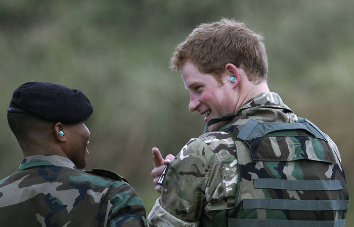 Hoàng tử nước Anh đang trong chuyến đi vòng quanh các nước ở khu vực Caribbe để kỷ niệm 60 năm trị vì vương quốc Anh của Nữ hoàng Elizabeth II. Hoàng tử nước Anh đang trong chuyến đi vòng quanh các nước ở khu vực Caribbe để kỷ niệm 60 năm trị vì vương quốc Anh của Nữ hoàng Elizabeth II.