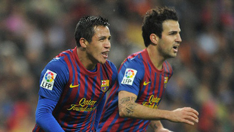 Fabregas chốt hạ trận đấu bằng một cú đánh đầu đẹp mắt. Fabregas chốt hạ trận đấu bằng một cú đánh đầu đẹp mắt.