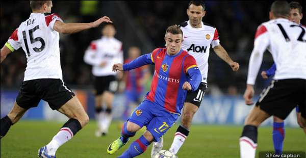 Tả xung hữu đột.