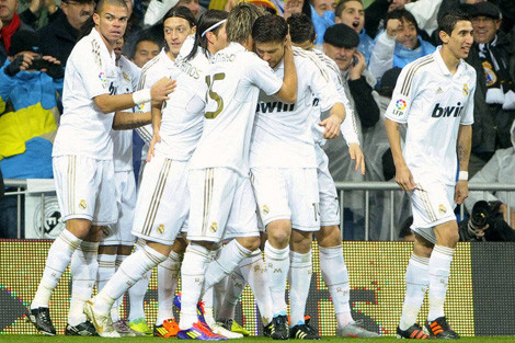 Real vượt lên dẫn trước Barca ở giây thứ 20. Real vượt lên dẫn trước Barca ở giây thứ 20.