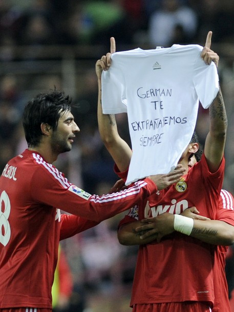 Di Maria ăn mừng độc đáo. Di Maria ăn mừng độc đáo.