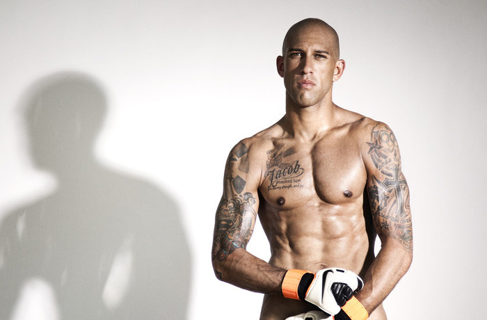 3. Tim Howard: Ngoài một logo Superman trên tay (bắt chước Bon Jovi), thủ môn người Mỹ này còn có rồng, dấu thập giá, hình đức chúa Jesus, ngôi sao và cả chữ Trung Quốc trên người. 3. Tim Howard: Ngoài một logo Superman trên tay (bắt chước Bon Jovi), thủ môn người Mỹ này còn có rồng, dấu thập giá, hình đức chúa Jesus, ngôi sao và cả chữ Trung Quốc trên người.