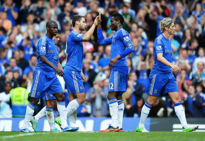 1. Chelsea: Chúng ta sẽ bắt đầu với đội bóng đã hạ gục Barcelona mùa giải trước và là nhà ĐKVĐ. Đội quân này đã không còn là tập thể dựng “bus” của cách đây 5 tháng, Didier Drogba, Raul Meireles và nhiều cầu thủ có thâm niên khác đã ra đi. Lớp cầu thủ trẻ hơn, sáng tạo hơn và kỹ thuật hơn của Eden Hazard, Oscar đang dần gây ảnh hưởng lên đội hình, và Fernando Torres đang trên đường hồi phục lại phong độ đỉnh cao khi xưa. Điểm yếu nằm ở sự chắc chắn của hàng phòng ngự, thứ đã giúp Chelsea đánh bại Barca.