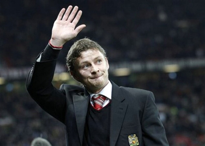 4. Ole Gunnar Solskajer: Điểm mạnh – Trò cũ của Sir Alex và người phục vụ lâu năm cả trong thi đấu lẫn huấn luyện cho Man Utd; Đang tạo dựng thành công ở giải VĐQG Na-Uy. Điểm yếu – Chưa từng đảm nhiệm công việc HLV trưởng ở một đội bóng thuộc một trong 4 giải hàng đầu châu Âu.