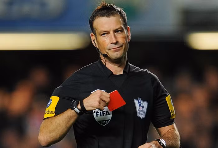 Đã hơn 2 ngày trôi qua kể từ sau trận đấu đầy tranh cãi tại Stamford Bridge, và chúng ta đều đã biết những tình huống đã diễn ra cũng như dư âm của nó như thế nào. Theo lẽ thường, phản ứng ban đầu rất dễ mang tính cảm xúc chứ không thực sự chính xác, do đó ta hãy nên xem kỹ lại từng video, nhìn kỹ lại từng bức ảnh để thấy được rốt cuộc ông trọng tài Mark Clattenburg và các cộng sự đã sai hay đúng trong tất cả các quyết định trong hiệp 2 trận đấu này. Đã hơn 2 ngày trôi qua kể từ sau trận đấu đầy tranh cãi tại Stamford Bridge, và chúng ta đều đã biết những tình huống đã diễn ra cũng như dư âm của nó như thế nào. Theo lẽ thường, phản ứng ban đầu rất dễ mang tính cảm xúc chứ không thực sự chính xác, do đó ta hãy nên xem kỹ lại từng video, nhìn kỹ lại từng bức ảnh để thấy được rốt cuộc ông trọng tài Mark Clattenburg và các cộng sự đã sai hay đúng trong tất cả các quyết định trong hiệp 2 trận đấu này.