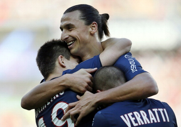 Zlatan Ibrahimovic có một năm thi đấu cùng Lionel Messi ở Barcelona trước khi sang Milan và hiện giờ là ở Paris. Khi nói về người đồng đội cũ ở Nou Camp, Ibra đã bình luận rằng Lionel Messi đã giành Quả bóng Vàng quá nhiều lần rồi.