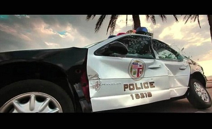 Kết cục của những cú sút trái phá là một chiếc xe tuần tra méo mó, và vì lý do đó, đoạn quảng cáo này đã bị cấm chiếu. Điều khôi hài ở chỗ: chiếc xe cảnh sát này có số pha cứu thua nhiều hơn của Victor Valdes (?!)