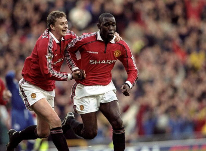 1. Andy Cole: Anh ghi bàn ở mọi nơi anh đặt chân đến, dù là Bristol City, Newcastle United hay Manchester United. Bất cứ đội bóng nào muốn chơi một thứ bóng đá hấp dẫn, Cole mang tới cho họ sức mạnh tấn công đáng kể. Con số 187 bàn thắng tại Premier League chứng minh Cole là một trong những cầu thủ thành công nhất của giải Ngoại hạng.