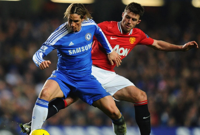 2003 là năm Roman Abramovich đặt chân tới Stamford Bridge để đưa Chelsea thành một thế lực nhờ vào những đồng Rúp. Kể từ đó đến nay Chelsea đoạt 3 chức vô địch Ngoại hạng, 1 Champions League, 4 FA Cup và 2 League Cup, trong khi Man Utd đoạt 4 chức vô địch Premier League, 1 FA Cup, 3 League Cup và 1 Champions League. Họ gặp nhau 27 lần, trong đó hòa 7, Man Utd thắng 9 và Chelsea thắng 11. 2003 là năm Roman Abramovich đặt chân tới Stamford Bridge để đưa Chelsea thành một thế lực nhờ vào những đồng Rúp. Kể từ đó đến nay Chelsea đoạt 3 chức vô địch Ngoại hạng, 1 Champions League, 4 FA Cup và 2 League Cup, trong khi Man Utd đoạt 4 chức vô địch Premier League, 1 FA Cup, 3 League Cup và 1 Champions League. Họ gặp nhau 27 lần, trong đó hòa 7, Man Utd thắng 9 và Chelsea thắng 11.