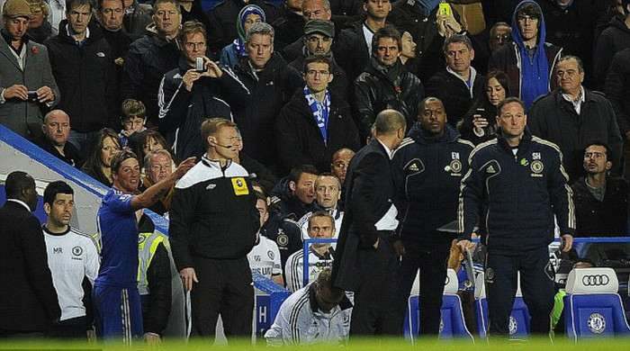 “Tôi nghĩ có thể lúc đó, sau khi anh ta vượt qua tôi, anh ta đã nghĩ rằng mình sẽ không giữ được bóng và quyết định ngã ăn vạ. Tôi tin là trọng tài đã đưa ra quyết định đúng”.