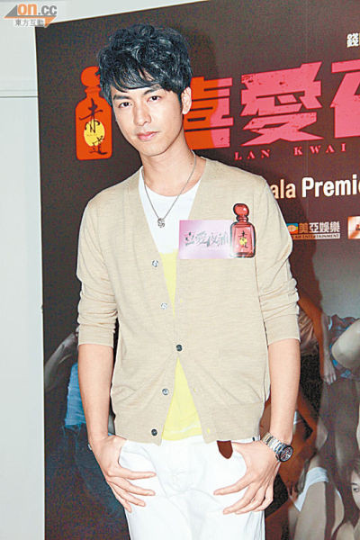 Nam diễn viên này cho rằng, chính Cammi đã cố tình tung những bức hình trên và mình cũng như Quán Hy đều bị Cammi lợi dụng để cô đánh bóng tên tuổi. Rõ ràng, sau những sự việc này, tên tuổi Cammi trở nên nổi như cồn, dù trước đó cô chỉ là cái tên mới mẻ không tiếng tăm gì trong làng người mẫu Hồng Kông.