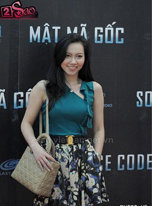 Diễn viên Minh Hà trẻ trung với thiết kế của nhãn hiệu thời trang đến từ Tây Ban Nha.