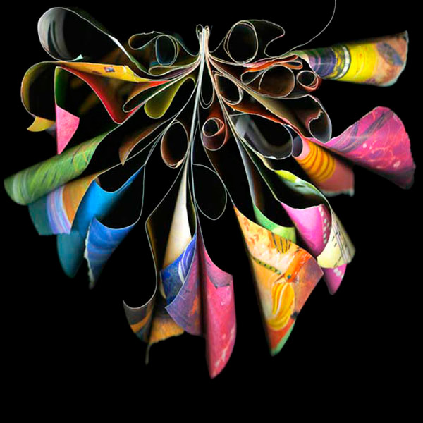 Loại vật liệu đặc biệt này có ưu điểm là khi còn ẩm, các trang giấy rất mềm và dễ uốn. Khi ở trạng thái khô, chúng sẽ cứng lại và giữ nguyên trạng thái sau khi tạo hình. Loại vật liệu đặc biệt này có ưu điểm là khi còn ẩm, các trang giấy rất mềm và dễ uốn. Khi ở trạng thái khô, chúng sẽ cứng lại và giữ nguyên trạng thái sau khi tạo hình.