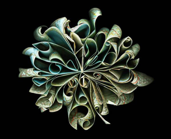 Với những cuốn sách đã không còn giá trị sử dụng, nghệ sĩ có thể thỏa sức gấp, xé, nhuộm... tùy ý để đạt hiệu ứng hình ảnh tốt nhất. Tuy nhiên, bà Cara Barer khẳng định, không một cuốn sách mới hoặc cuốn sách quan trọng nào bị phá huỷ trong quá trình sáng tác. Với những cuốn sách đã không còn giá trị sử dụng, nghệ sĩ có thể thỏa sức gấp, xé, nhuộm... tùy ý để đạt hiệu ứng hình ảnh tốt nhất. Tuy nhiên, bà Cara Barer khẳng định, không một cuốn sách mới hoặc cuốn sách quan trọng nào bị phá huỷ trong quá trình sáng tác.