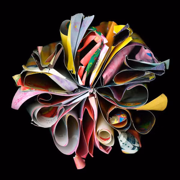 Ngày nay, với sự lên ngôi của các thiết bị công nghệ, người ta có thể đọc sách mọi lúc, mọi nơi. Các ấn phẩm sách in dần dần nhận được ít tình cảm của bạn đọc hơn xưa.