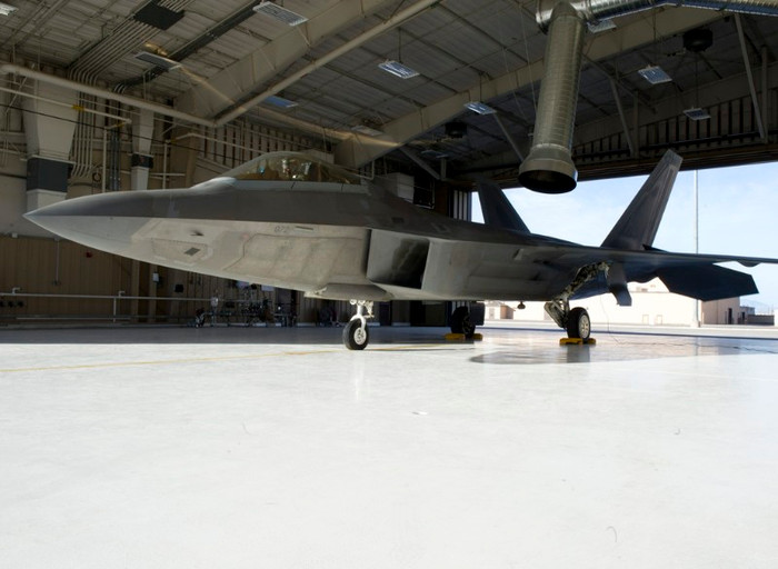 F-22 Raptor hoạt động tại căn cứ không quân Holloman. F-22 Raptor hoạt động tại căn cứ không quân Holloman.